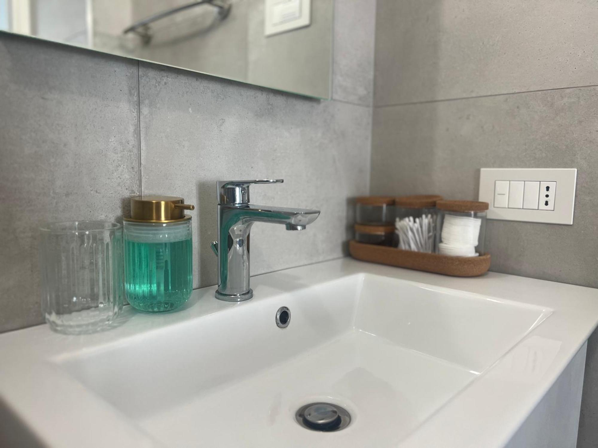 Regina Milano In Melegnano - Wifi, Breakfast Box And Terrace Lejlighed Eksteriør billede